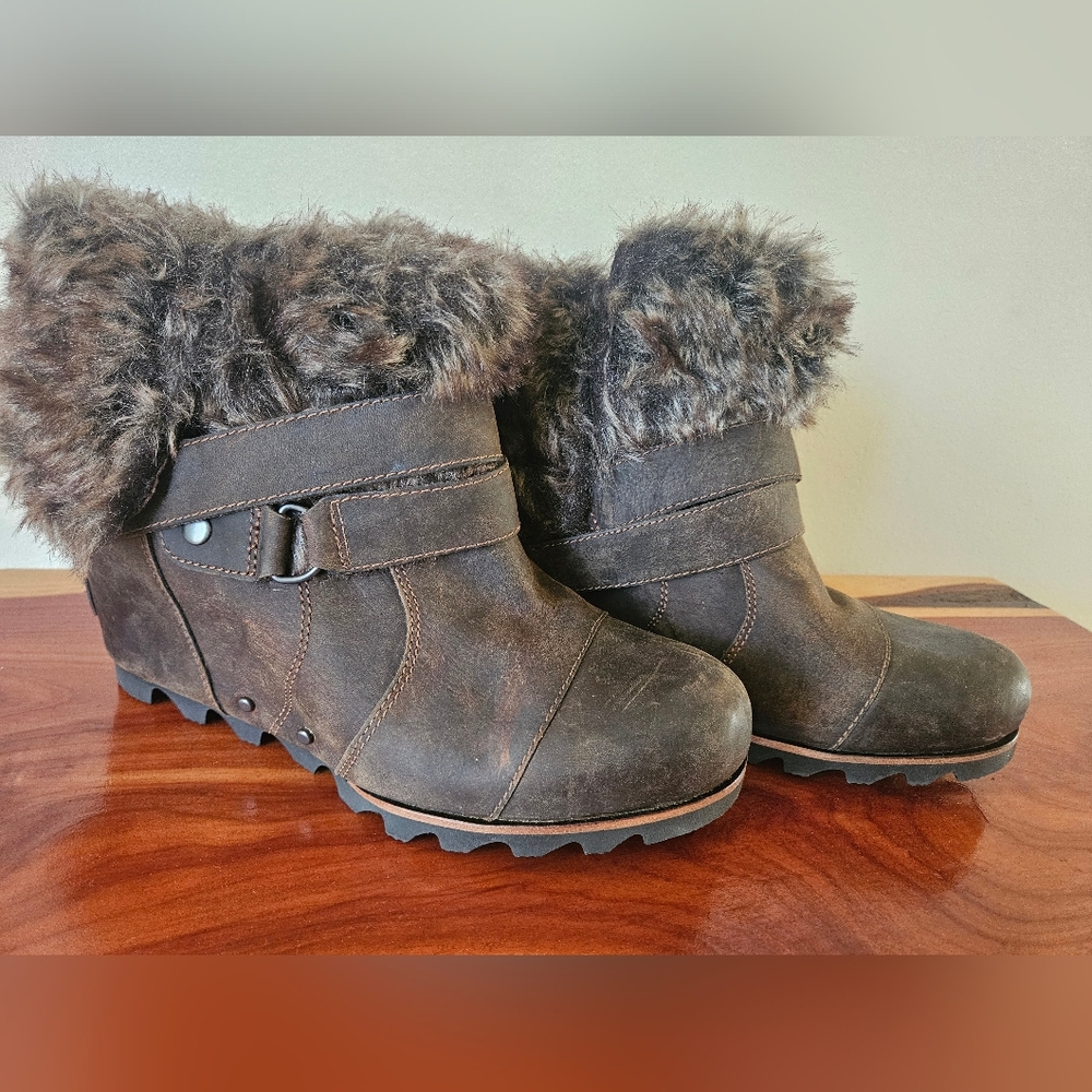 Sorel Women's Joan of Arctic waterproof leather and suede wedge ankle boot